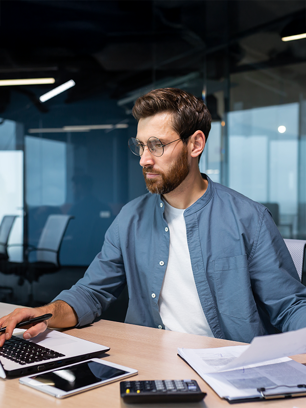 Man computer vertical.png